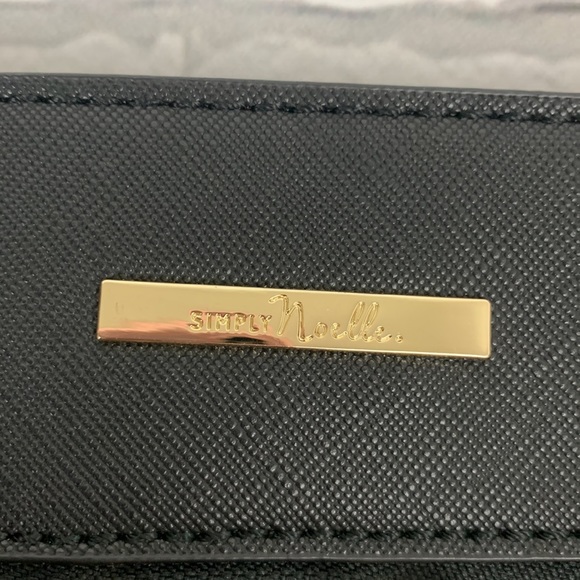 Simply Noelle Black nylon crossbody handbag Gold zip hardware Pockets - Picture 3 of 13